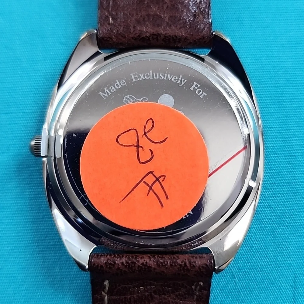 BNIB Rare Vintage Disney Backward Running Goofy Watch